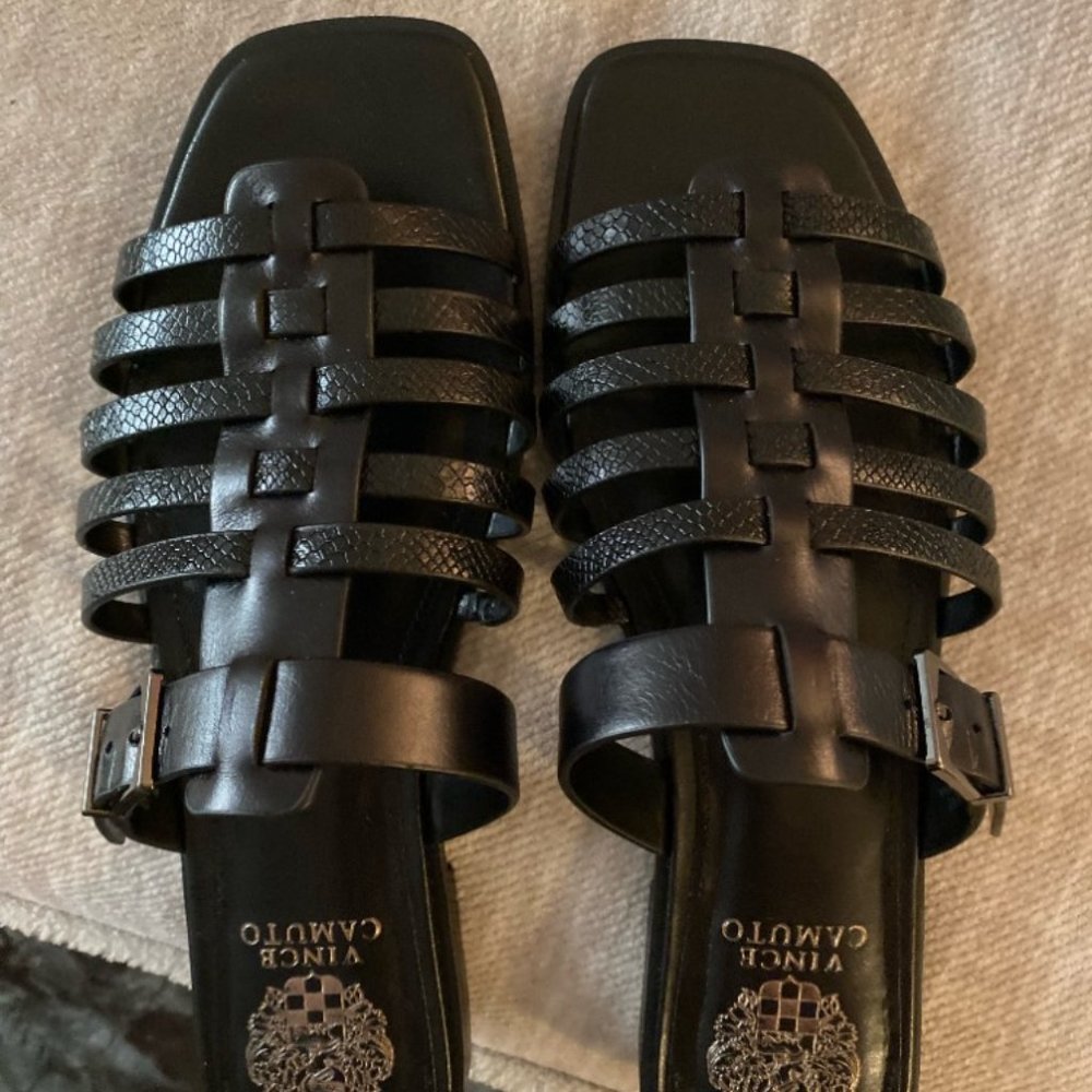 vince camuto pelisa slide